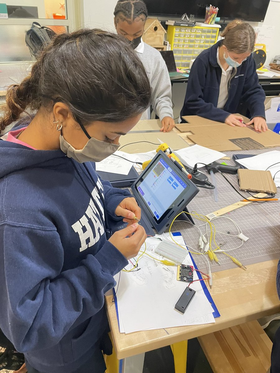 hannon_leah23's tweet image. In G7-8 Coding and Programming with Mr. Andres, students are bringing the Mount Vernon Mindsets to life by finding solutions to problems and starting with early prototypes. @MVPSchool #creativethinker #innovator #collaborator #communicator #ethicaldecisionmaker #solutionseeker
