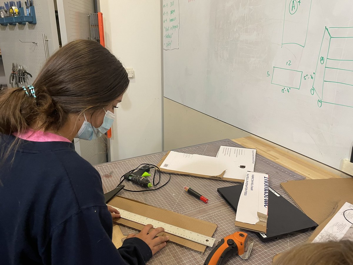 hannon_leah23's tweet image. In G7-8 Coding and Programming with Mr. Andres, students are bringing the Mount Vernon Mindsets to life by finding solutions to problems and starting with early prototypes. @MVPSchool #creativethinker #innovator #collaborator #communicator #ethicaldecisionmaker #solutionseeker