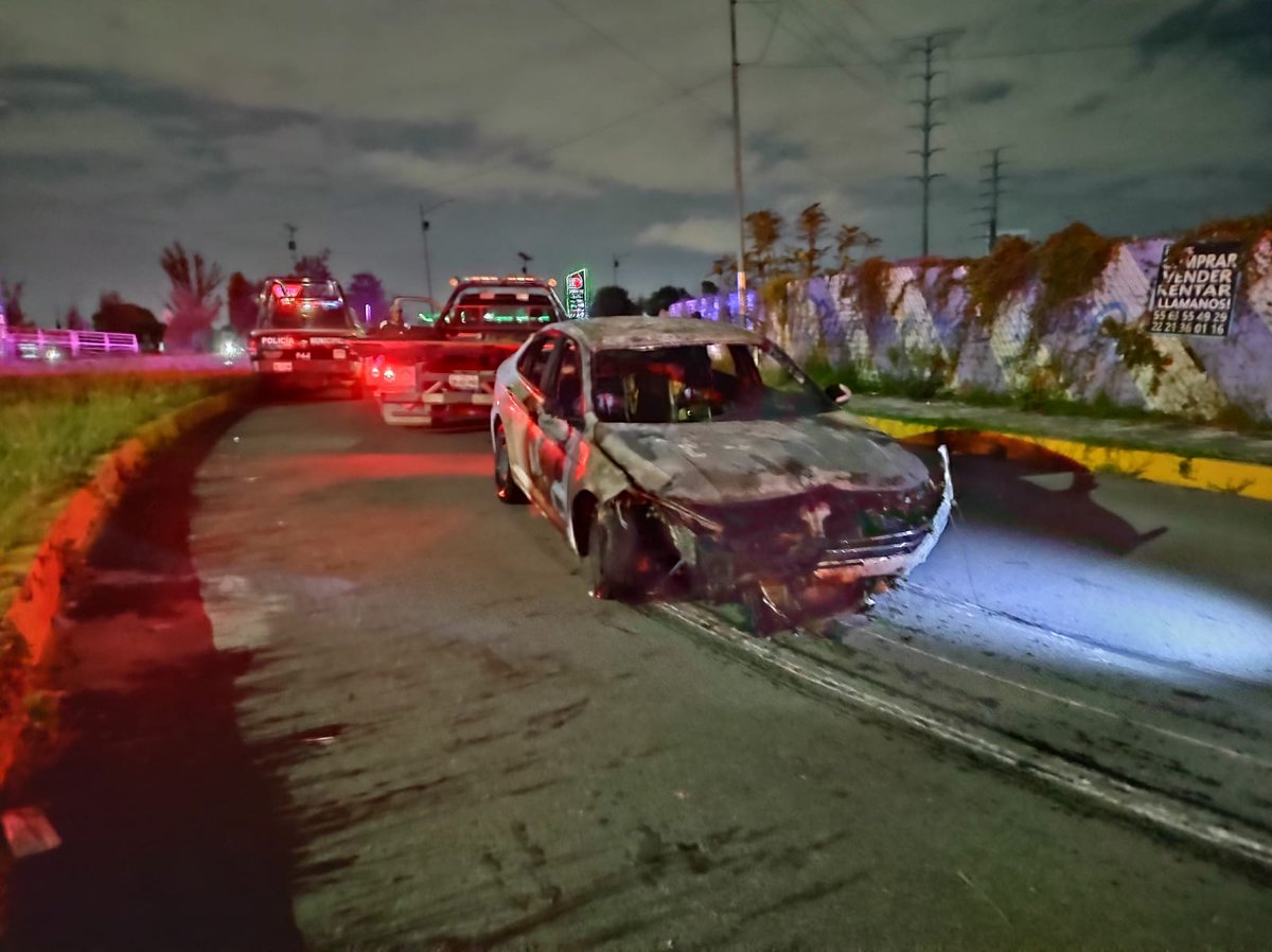 PCSnAndresCH's tweet photo. Asimismo se realizaron las acciones correspondientes para sofocar el automóvil, dejando el lugar libre de cualquier riesgo. #ValoresQueSalvanVidas #ValoresQueHacenGobierno https://t.co/A29n2PqY2c