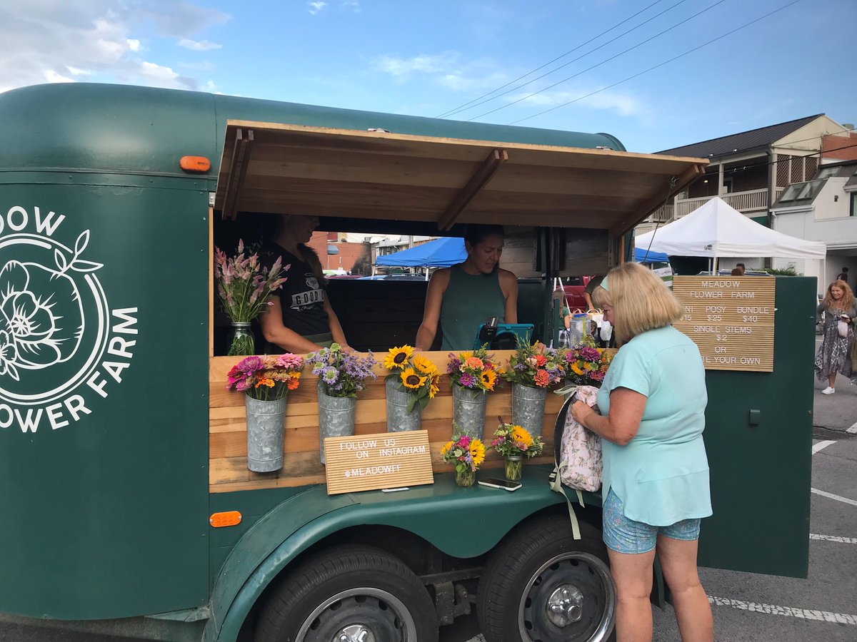 PickTnProducts's tweet photo. September is the perfect time to visit your local Farmers Market. Produce is still abundant, and pumpkins are making an appearance across the state. Another plus is the cooler weather!
Find a Farmers Market close to you at https://t.co/cjClVOGYMK. https://t.co/GQxQ6IPVf8