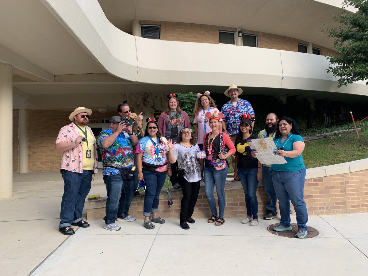 HolmesSpecEd's tweet photo. Mr. Madden and Mr. Saenz being a Tourist! #SEMath #Homecoming https://t.co/hSkjz1eqGY