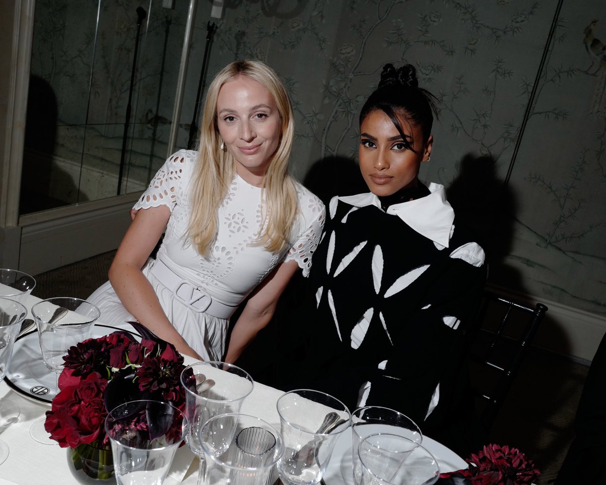 Bergdorf Goodman (@bergdorfs) on Twitter photo NYFW RECAP ❤️ BG & @maisonvalentino came together for an intimate dinner to celebrate the brand's Act Collection & exclusive installation on our 2nd floor. <a href="/emrata/">Emily Ratajkowski</a> hosted while guests dined in head-to-toe looks. Shop the brand now in store & online at BG.com. NYFW RECAP ❤️ BG & @maisonvalentino came together for an intimate dinner to celebrate the brand's Act Collection & exclusive installation on our 2nd floor. <a href="/emrata/">Emily Ratajkowski</a> hosted while guests dined in head-to-toe looks. Shop the brand now in store & online at BG.com.