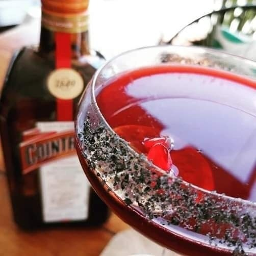 pizzorama_mx's tweet photo. No te pierdas de nuestros cocteles de temporada diseñados por nuestro mixólogo de casa @odin_duran
"CIELO ROJO"🍹
Ven y disfrútalo, ideal para maridar nuestra pizza de nogada.
#mixologia #cielorojo #terrazascdmx #pizzorama https://t.co/PyuFEkX6KK