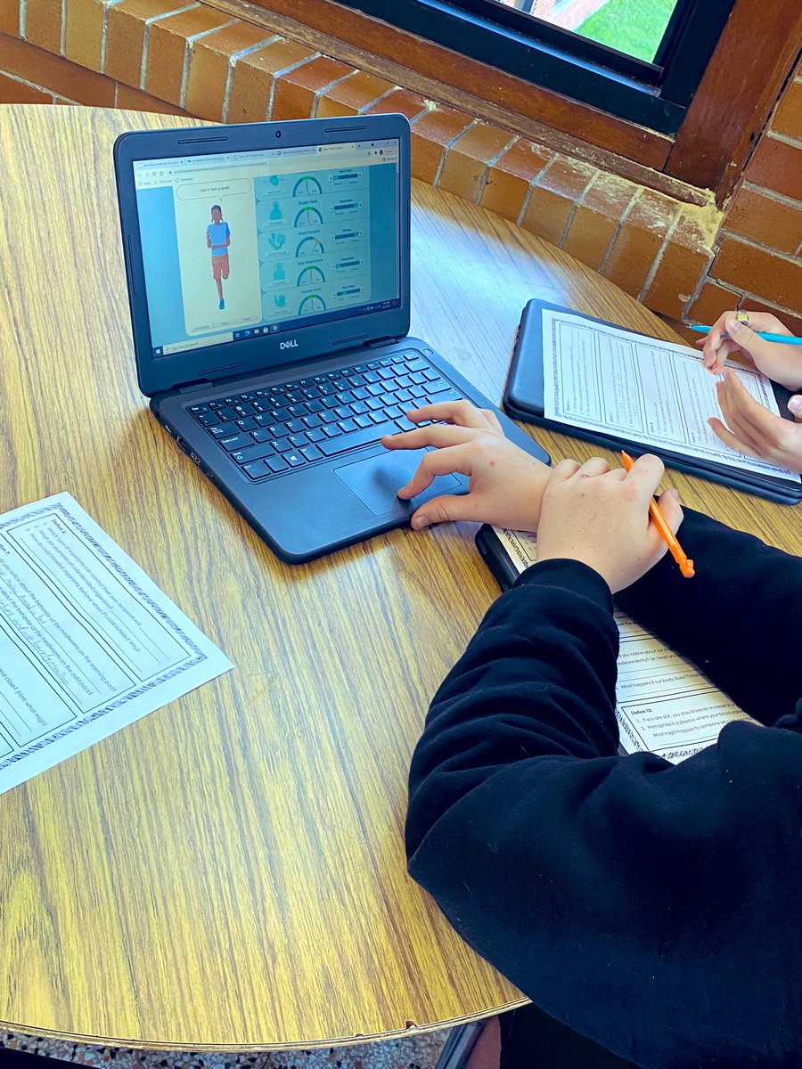 MrsAshlockCHS's tweet photo. Biology Students in #room205 are walking through different stations learning about how our body maintains homeostasis. #handonslearning #engaged #scienceisfun @CHS_Indians https://t.co/uQCkjP6mma