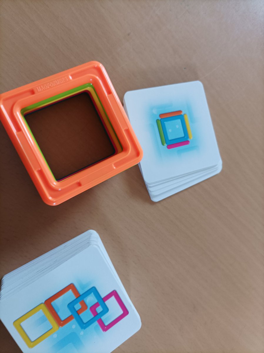 MissBayBee_de's tweet photo. Heute habe ich mit meinen #MicroMacro Drittklässlern einen Deal gemacht: Immer nur ein Fall pro AG Tag, dafür dann andere Spiele dazu.
2 durften sie wählen #IceCool und #Magnefix und das Dritte habe ich dann auf den Tisch gebracht: #Memoarrr.
Die Jungs sind echt spitze 😍
#twlz https://t.co/rzgNPVwf1Y