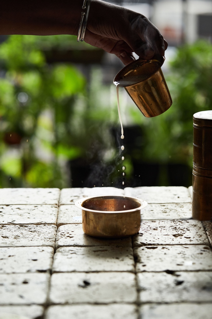 shalini_aro's tweet image. Mornings and a cup of coffee has almost become a ritual for me...

and very excited about Kimberly's @thelittleplantation ⁣⁣⁣ #EatCaptureShare #ECScreative challenge @xlbcr
 @thesunshineeatery week 1 day 1: droplets .

#coffee #filterkaapi #indiancoffee #drops