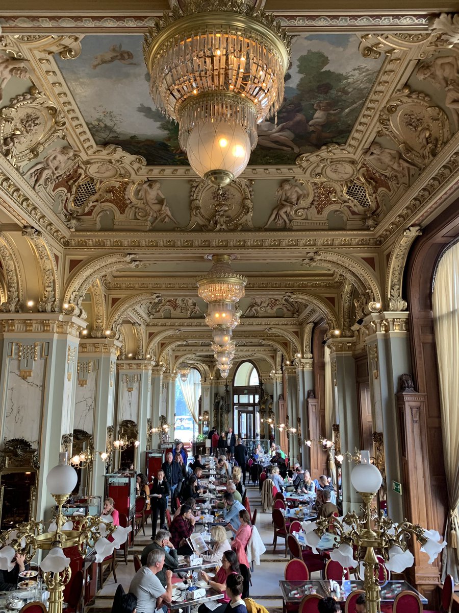 bvckleytie's tweet image. il bar “più bello del mondo” e sinceramente capisco