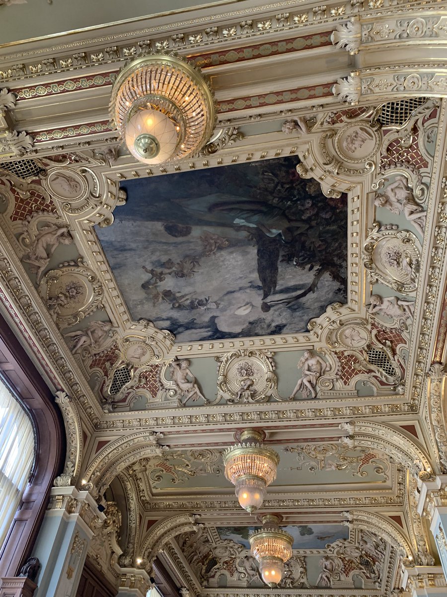 bvckleytie's tweet image. il bar “più bello del mondo” e sinceramente capisco