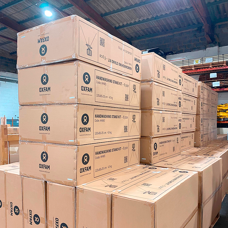DH_Humanitarian's tweet photo. Find out more about our #Handwashing Kits for @Oxfamgb. Easy to stack and quick to ship, approx 200 Kits per container 📦. Our design features:

💦👏 Bacteria resistant, one-touch taps
💦👏 High capacity water and soap dispenser 
💦👏 Simple 3-step assembly

Read more 👇👇👇