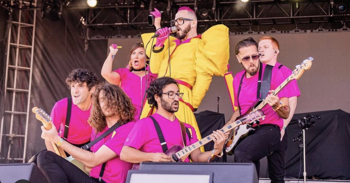 instinctmag's tweet photo. Remember Jones & Orville Peck Showed Love to The Jersey Shore's Drag Community https://t.co/yveq7Erjnx #ap #asburypark #jolinajasmine #orvillepeck #RememberJones https://t.co/DGTti1yH37
