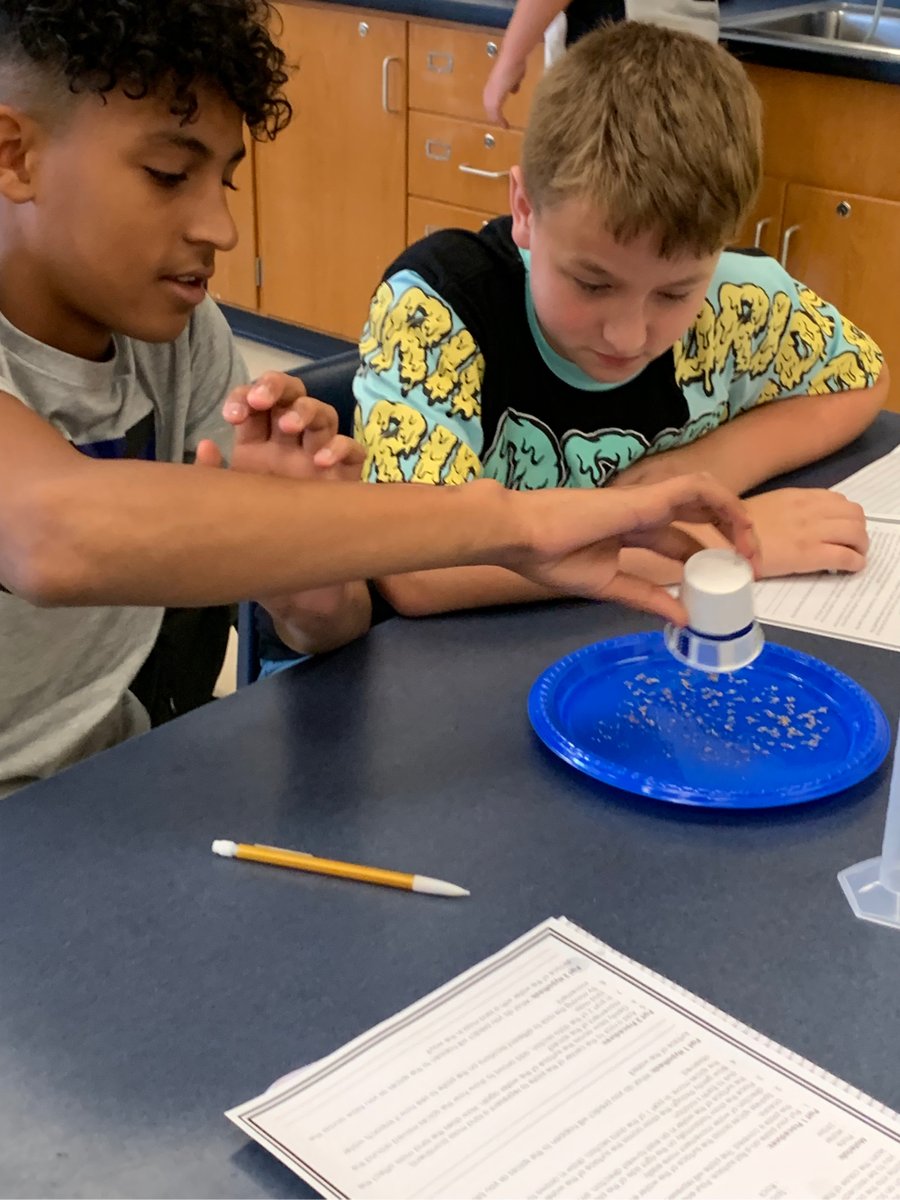 ClmsRaiders's tweet photo. Ms.Kelley’s 6th grade Science class is learning about surface current.  #PascoScience https://t.co/2MYJnhkLHq