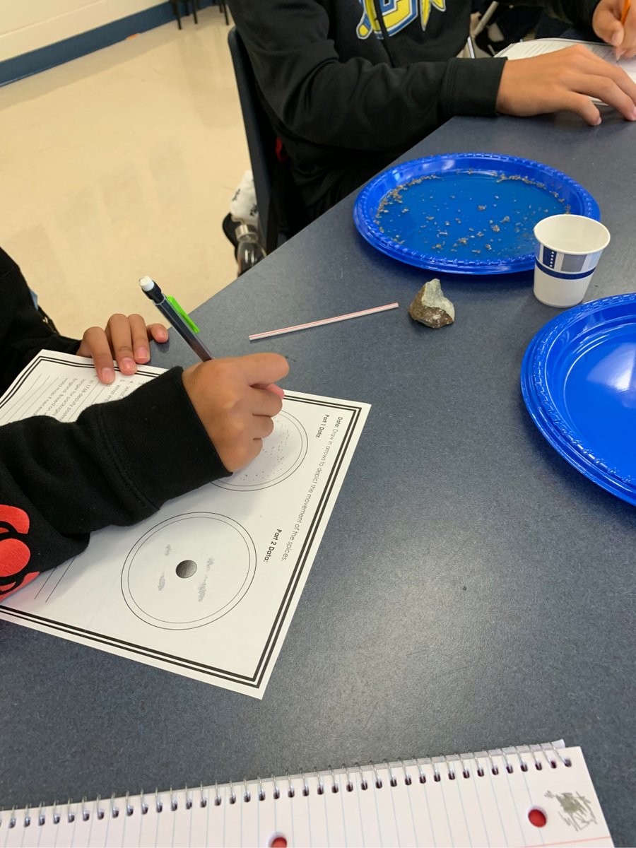 ClmsRaiders's tweet photo. Ms.Kelley’s 6th grade Science class is learning about surface current.  #PascoScience https://t.co/2MYJnhkLHq