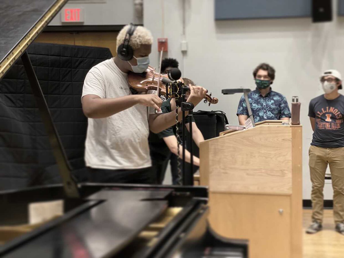 IllinoisMusic's tweet photo. A Wednesday in Audio Recording Techniques @IllinoisMusic @illinois1867 🎻 @maatthewclayton @ryan.giroux @JamesKaravites
#illinoismusic #orangeandblueblood
#audiorecordingtechniques #musicaudio #professorholden #theletterlbeats https://t.co/NtNvLnN11z