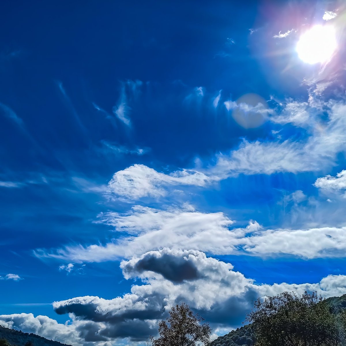 VladimirCalini's tweet image. #skylines  #cumulus #cloudlight #sun #light