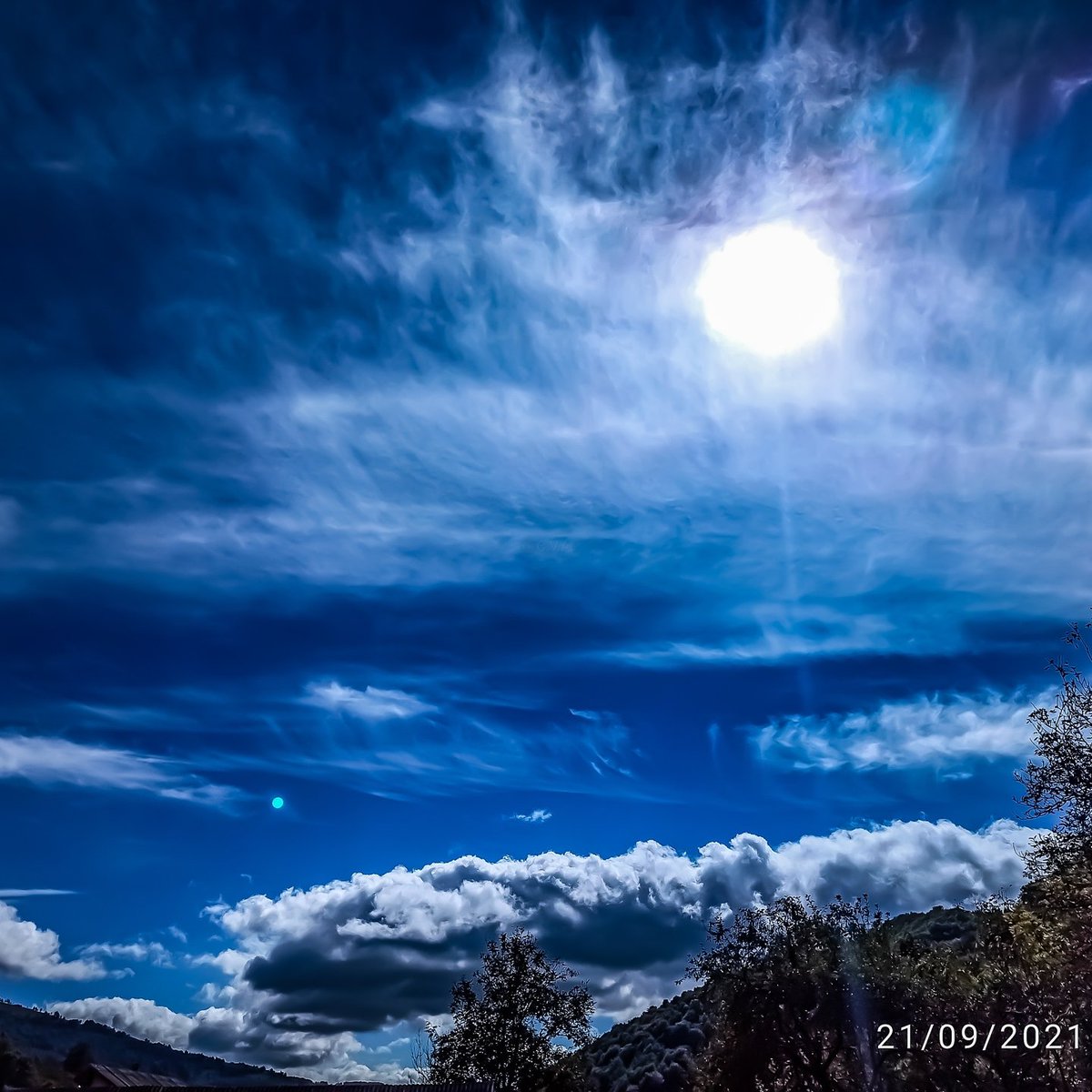 VladimirCalini's tweet image. #skylines  #cumulus #cloudlight #sun #light