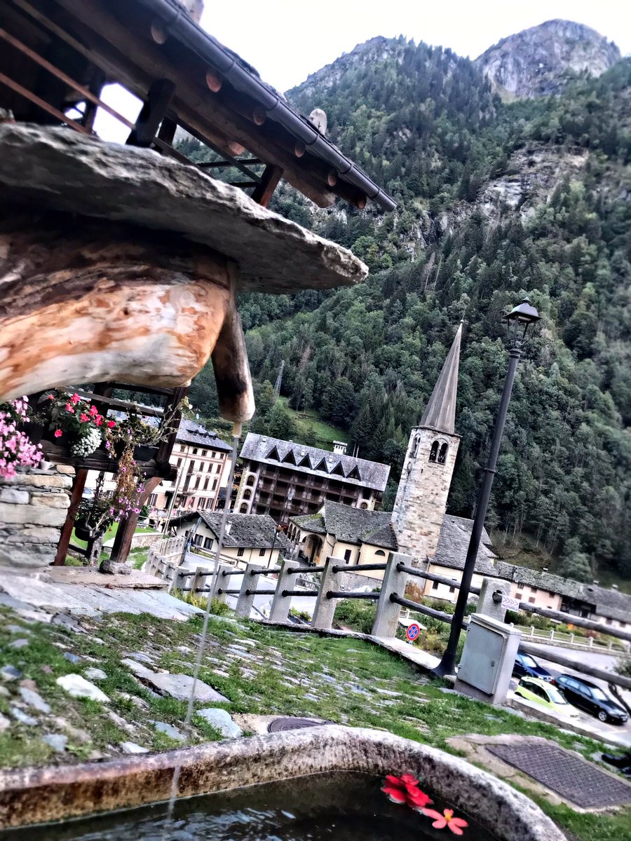 thisastroo's tweet photo. #alagna #italy #ilovetravel https://t.co/Ygm8I0vk4p