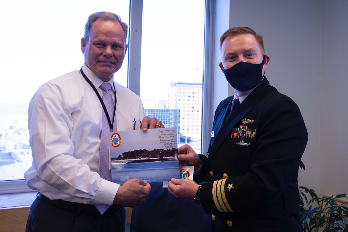 SUBGRU10's tweet photo. During a recent namesake visit, Cmdr. William Dull, CO, #USSAlaska (#SSBN732) and members of his crew met with Alaska Lt. Gov. Kevin Meyer, as well as Anchorage Mayor Dave Bronson. https://t.co/7wRhcVfewW