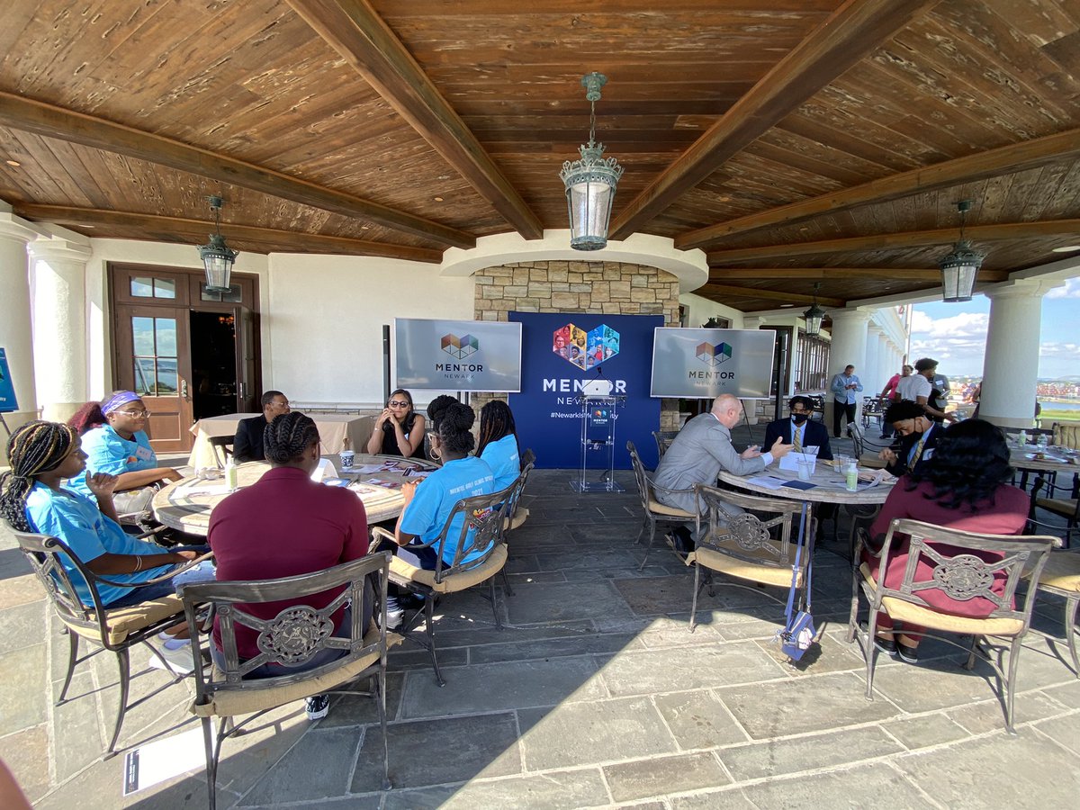GiantsCRDept's tweet photo. Thank you @NewarkMentoring for having some of our @Giants staff members at your 9th Annual Charity Golf Outing!

We had a great time joining the round table discussion with members of @EagleAcademyNew and look forward to mentoring these incredible students! #NewarkIsMentorCity https://t.co/gnu83AFjMC