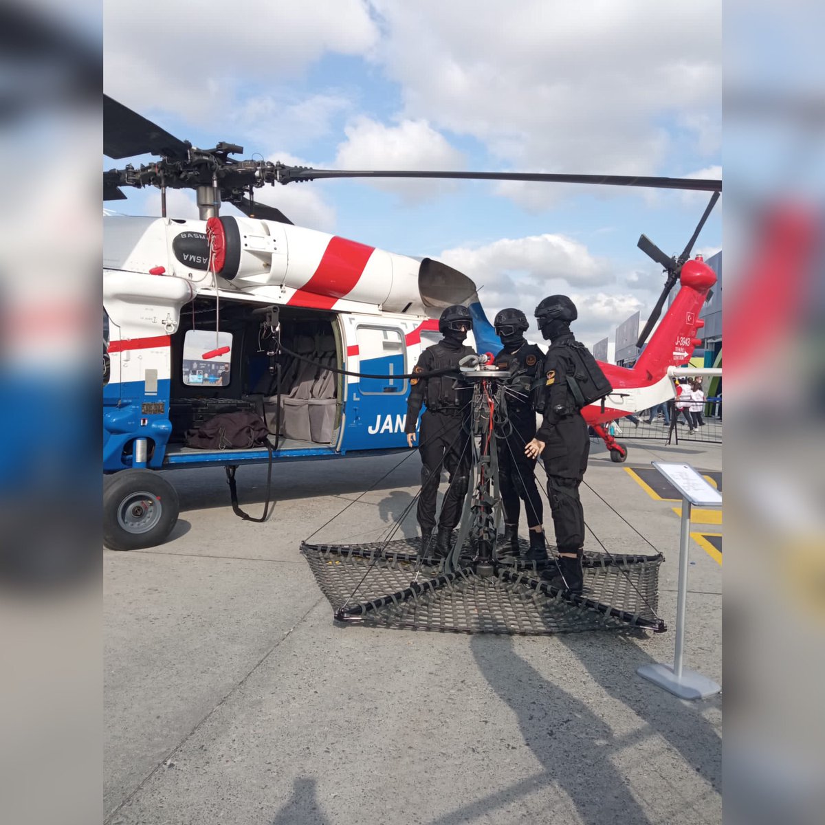 Technopc_Global's tweet photo. Türkiye'nin yerli teknoloji markası olarak, milli teknolojilerimizi desteklemek ve olağanüstü gösterilere tanıklık etmek üzere @teknofesteng etkinliğindeydik. Bu heyecan verici etkinliği kaçırmayın. #SAHAİstanbul #milliteknoloji #technopc #milliteknolojihamlesi #teknofest https://t.co/BcVtG2gE91