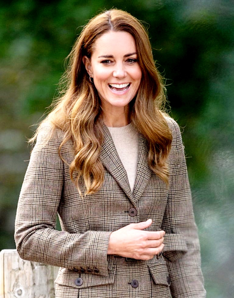 paulamatanovich's tweet image. Gorgeous, gorgeous HRH #DuchessofCambridge @KensingtonRoyal dailymail.co.uk/femail/article…