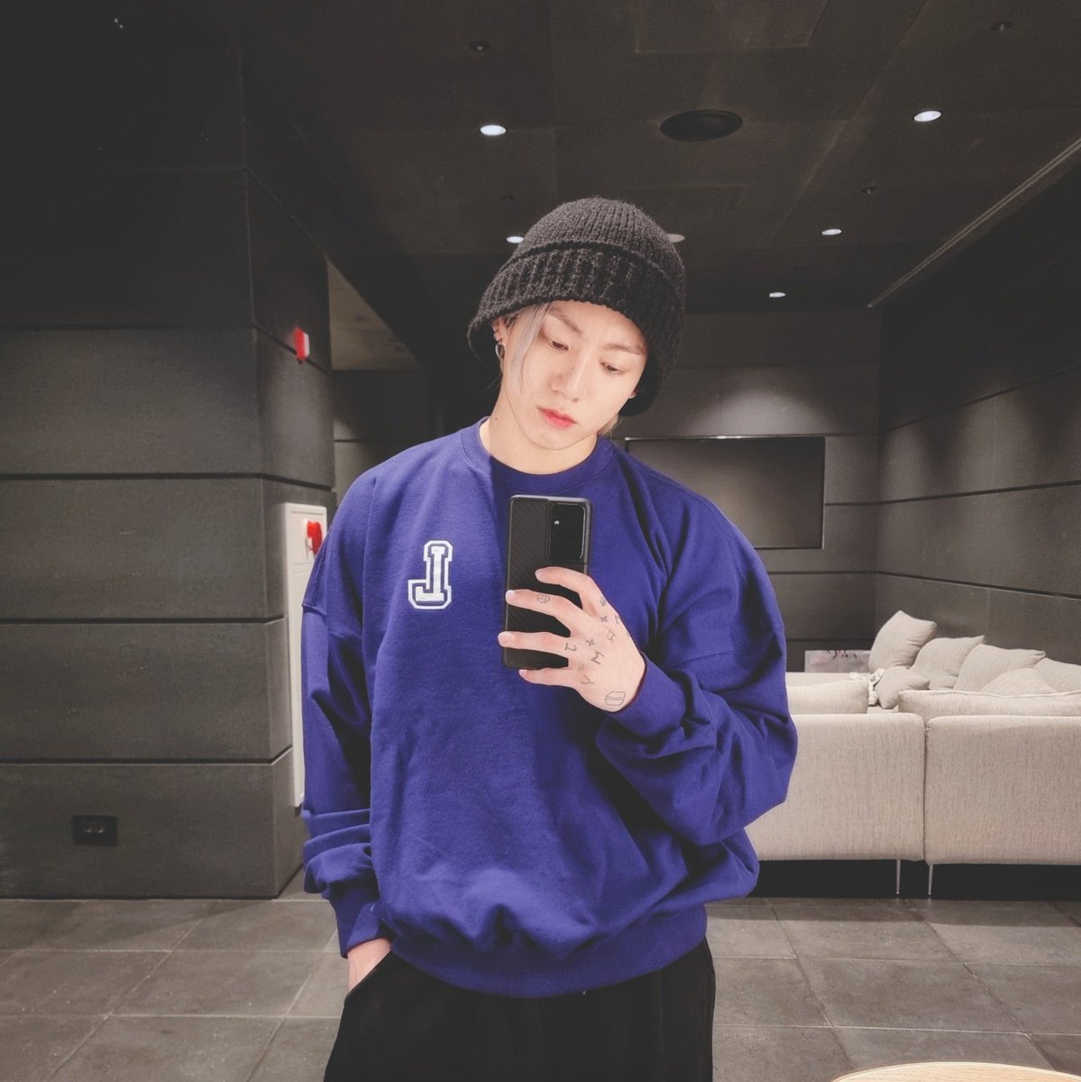 namgijinwhore's tweet photo. NSFW // Namkook au where Jungkook works the front desk at a very glamorous hotel and every day at exactly 07:33 he watches the hottest man he’s ever seen leave to take his adorable dog for a walk.

The man is Kim Namjoon and he owns the entire top floor. + https://t.co/DnDzI6dMvM