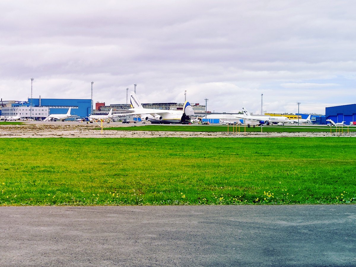 dvlrnr's tweet image. Still (un)loading #EETN #AvGeek