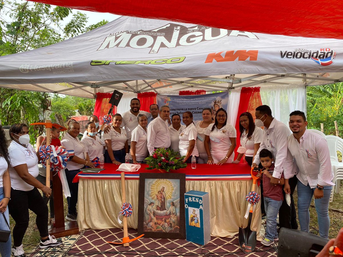 La asociación JOPRODEC, de la comunidad de Rincón Caliente en el municipio de Guananico el acto del primer picazo para lo que será la construcción de la nueva Capilla.

Una obra de la comunidad auspiciada por la asociación Jóvenes Promoviendo el Desarrollo Comunitario(JOPRODEC)