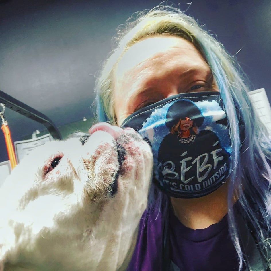 Happy 6 Year #Workiversary, Kelsey! 🎉 We appreciate having someone so handy, hilarious, + hardworking on our team... and especially admire your bravery for grooming cats! 😹 (Pictured with Moira Rose, and, of course, wearing a #SchittsCreek mask.) #furrpetspa
