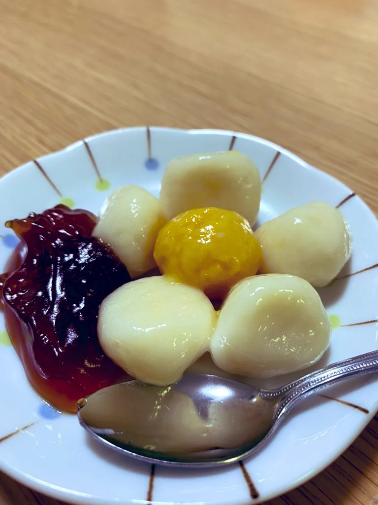 十五夜の白玉美味しかったしカボチャの黄色がとても良かったです😊
最近はお料理が多かったけどやっぱりお菓子作りも楽しい✨
十五夜にあやかってるので健康祈りながらいただきました🌕🐇
#十五夜 
#白玉
#和菓子
#おうちカフェ
#料理好きさんと繋がりたい  