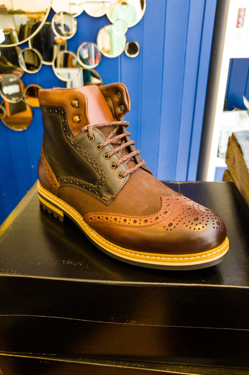 HazzOliverWild's tweet photo. I mean these bad boys? 
Oosh.
All Italian leather, sheepskin lined, perfect for the winter ahead!
Seems funny thinking of Christmas already 😅

#knutsford #menswear #fashion https://t.co/PNkpIJ9kpz