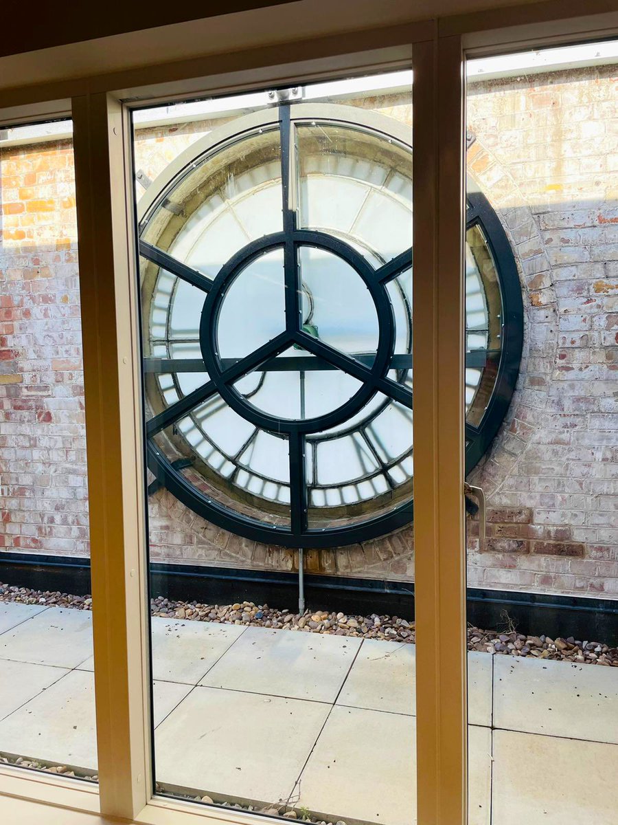 New meets old ⏰

This gorgeous feature nestled in our new unit 502, creating a beautiful backdrop to #bouncesaroundideas

#workspace #spacematters #myworkspace <a href="/WSPallMall/">Pall Mall Deposit</a>