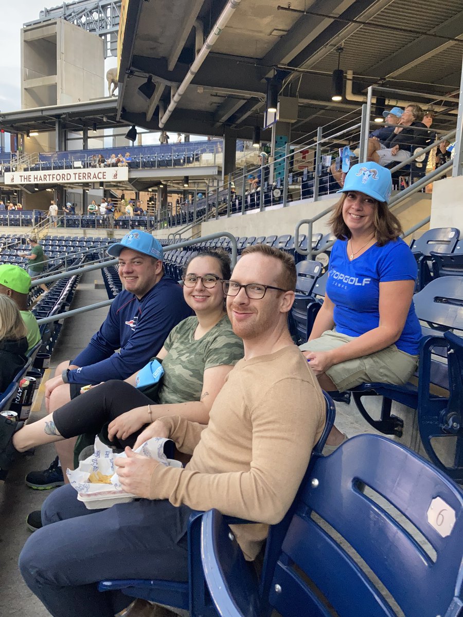 Ending baseball season by catching one of the last <a href="/GoYardGoats/">Hartford Yard Goats</a> games! ⚾️🐐