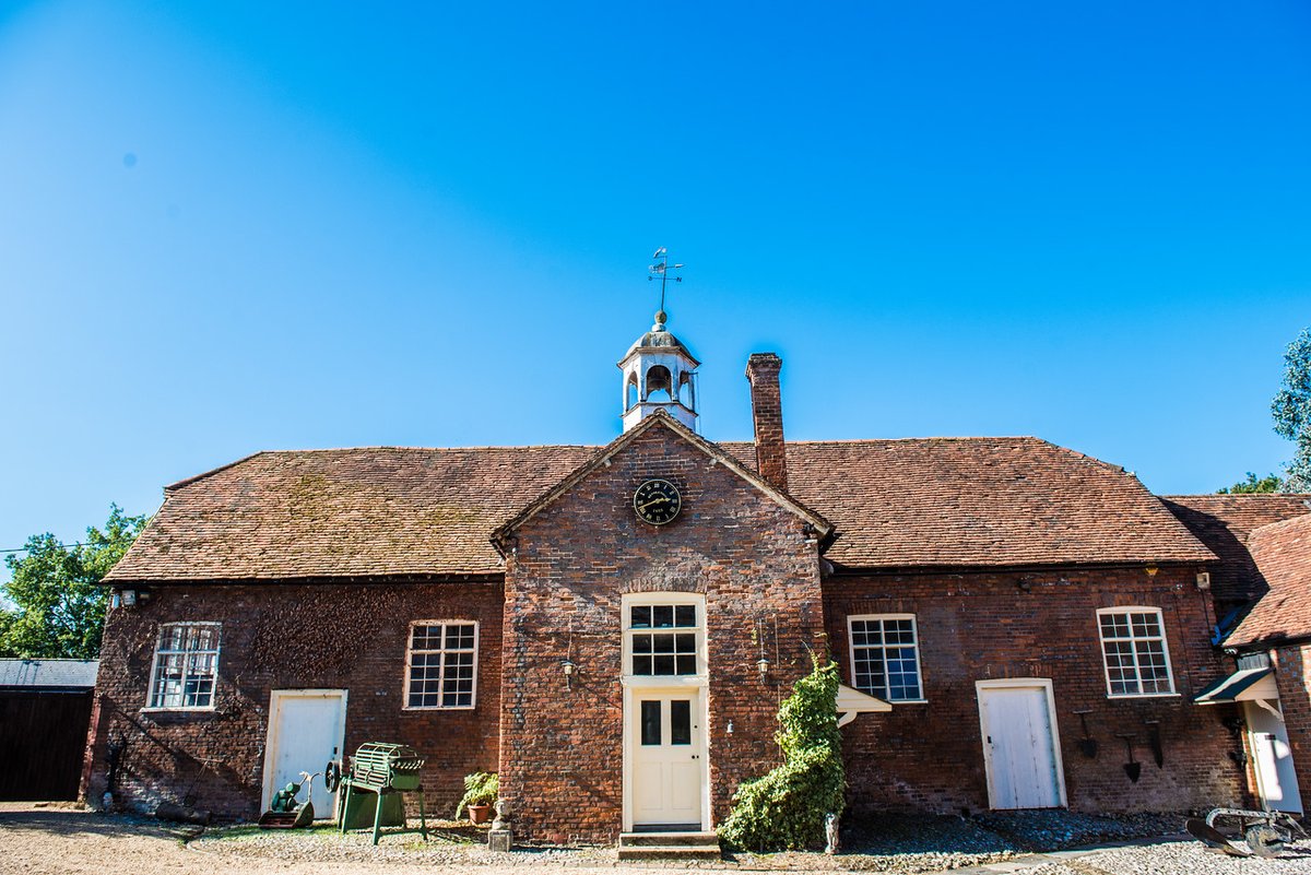 Have you been to <a href="/stanlakepark/">Stanlake Park Wine Estate</a>, 20 minutes outside @livingreading.  Enjoy a relaxing drink with a tasty deli board every Friday evening and discover some of the fantastic #Englishwine produced at this #Berkshire vineyard. 
stanlakepark.com

#Reading #lovesoutheastengland