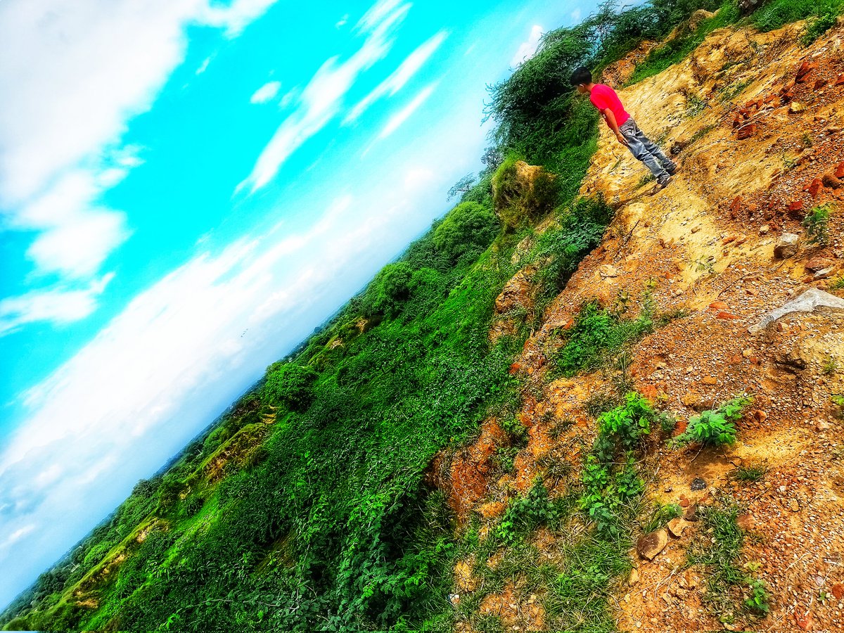 ❤️हालांकि बरसातों में तो होता ही है हरियाली🌳 का पहर,🤘
पर मुझे आज पता लगा कि कितना खूबसूरत है मेरा शहर❤️
.
.
.
❤️The GovindGarh City❤️
.
.
.
Location :- GovindGarh Fort