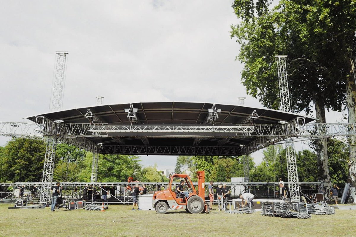 FestivalODP's tweet photo. ⚠️ Montage en cours ! 
👏 à tous nos bénévoles !

On se retrouve dans 2 dodos 🔥

#ODP2021 📸 @BerangerTillard https://t.co/OxVRoDUz6z