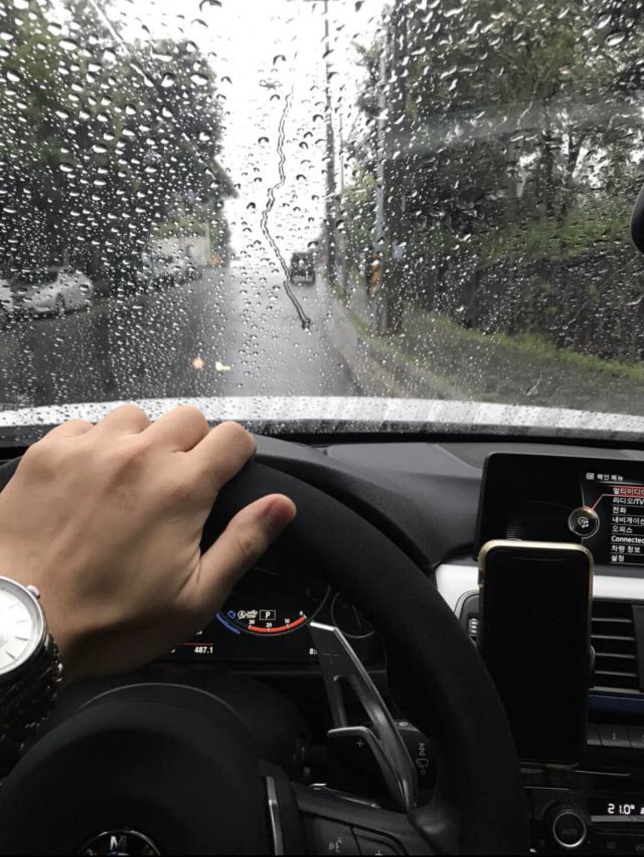 비올땐 차에서…
아 아니 그래도 침대가 최고지👍🏻

#섹트