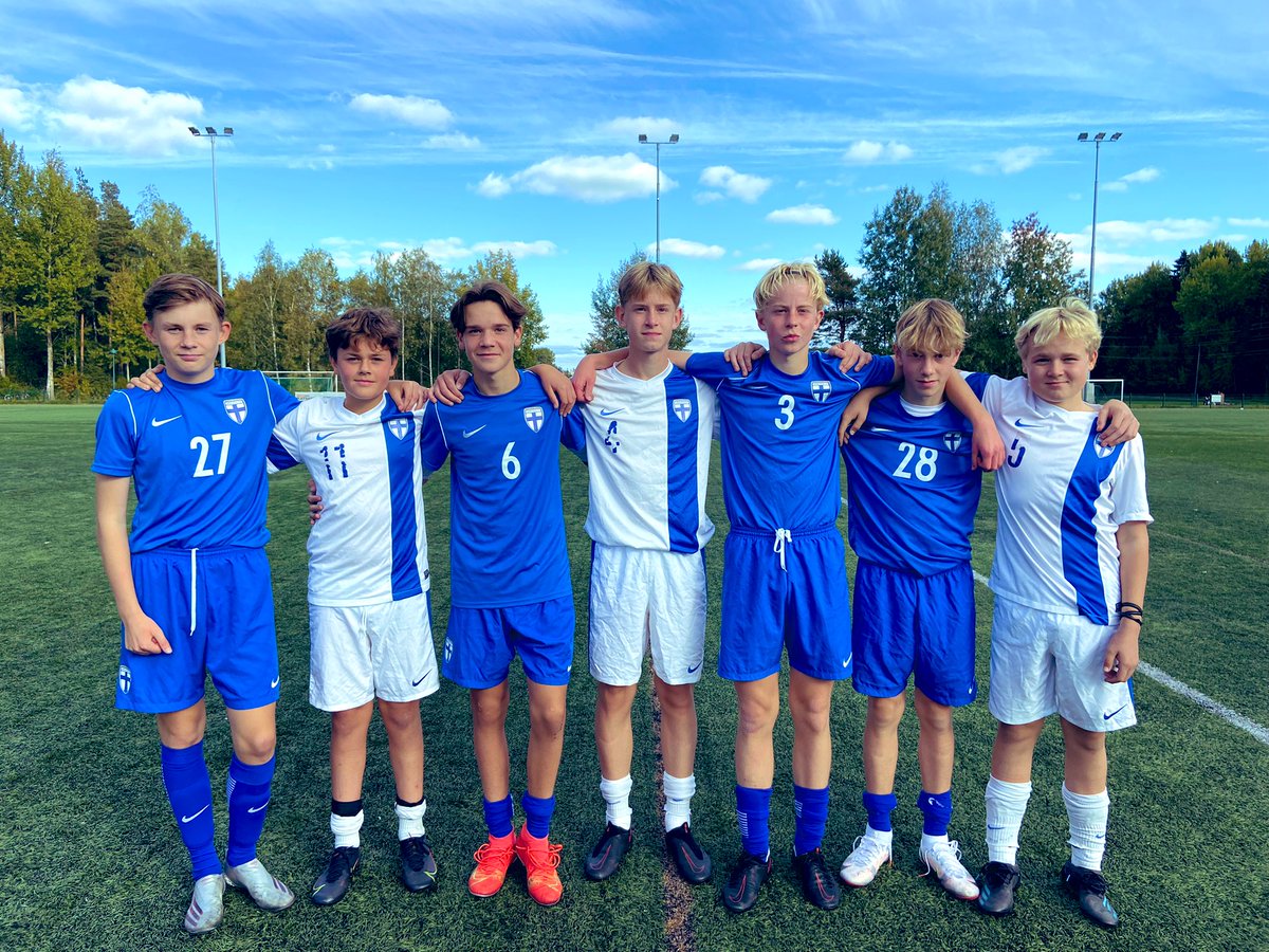 Ahvenanmaa kiittää hienosti järjestetystä alueleiristä Kaarinassa! 😀🇫🇮 Meiltä mukana Felix Flöjt, Nils Fonsell, Tim Karlsson, Axel Jahrén, Jannic Luoma, Algot Westman ja Oscar Viktorsson 🇦🇽 <a href="/IFKMariehamnP07/">IFK Mariehamn P07</a> <a href="/Palloliitto/">Suomen Palloliitto</a> <a href="/ES_Cola/">Teemu Eskola</a>