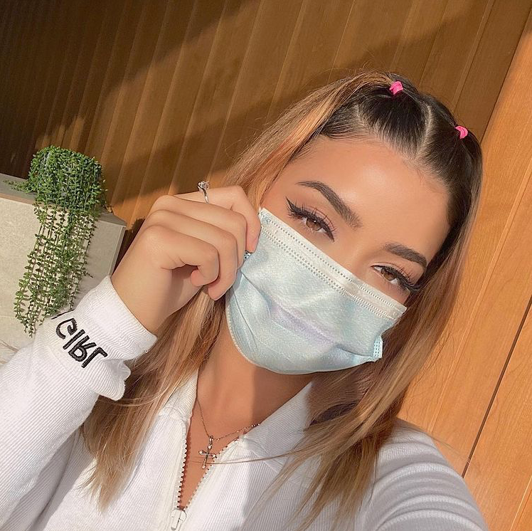 Salon_Perfect's tweet photo. When half your face is covered but you still look this good 🙌🏼
Photo by @viancathegrace

#Salonperfect #Walmartexclusive #lashes #makeuplooks #drugstorebeauty #drugstorefinds #wingedeyeliner https://t.co/zXHTCk2Xnr