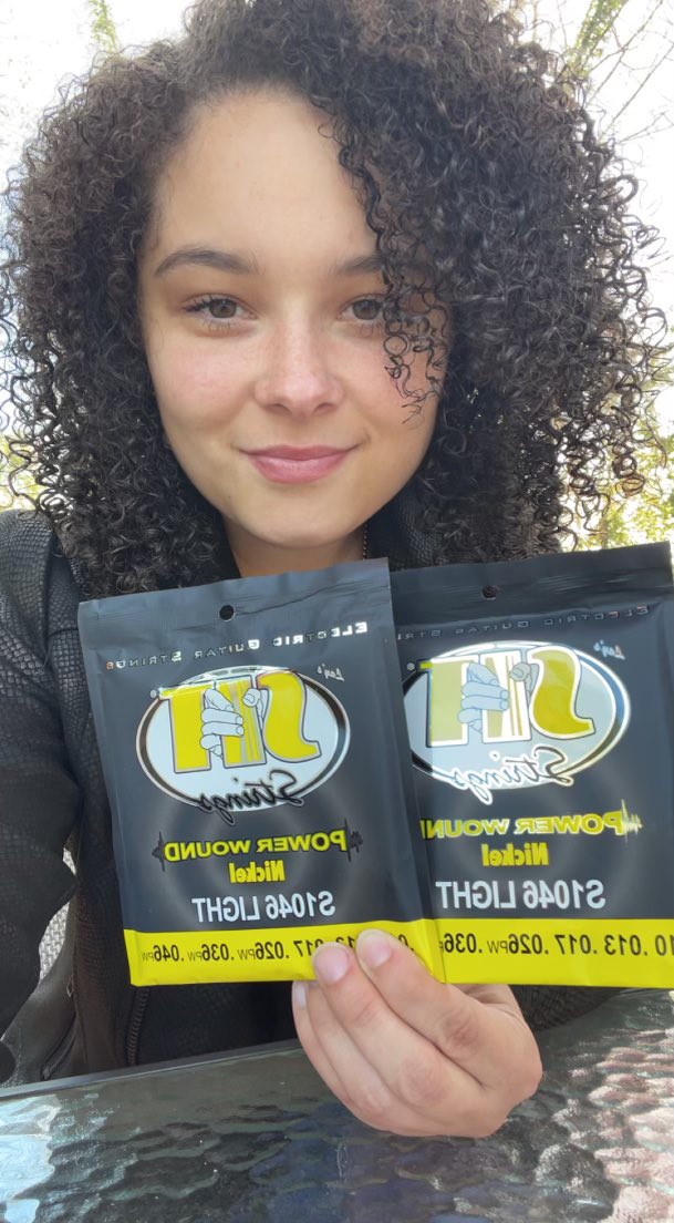 MoriahFormica's tweet photo. So happy to be apart of the @sitstrings family! I love these strings so much and I can’t wait to play them when I hit the road with @PLUSHROCKS 🤘🏼❤️ https://t.co/atqaLsXOn1