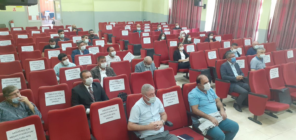 Bugün Çay ilçe kaymakamımız sayın Mehmet Durgut beyi ziyaretle koordinatörlük görevimize başladık. Okul müdürleri ile toplantı yaparak okul ziyaretlerimizi gerçekleştirdik.