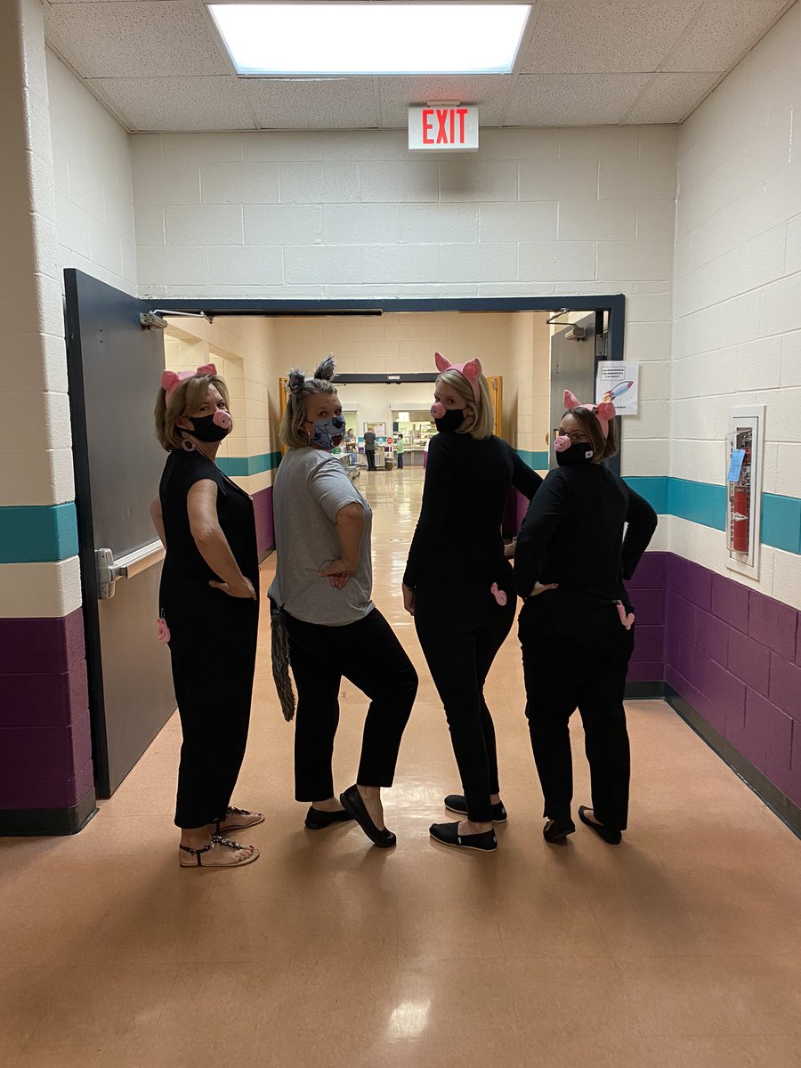 It’s RES Book Character Day! Even the big bad wolf and 3 little pigs are friends <a href="/RES_RSSS/">Rockwell Elem NC</a>! 🐷🐺#leadershipteam #buildingthingstogether