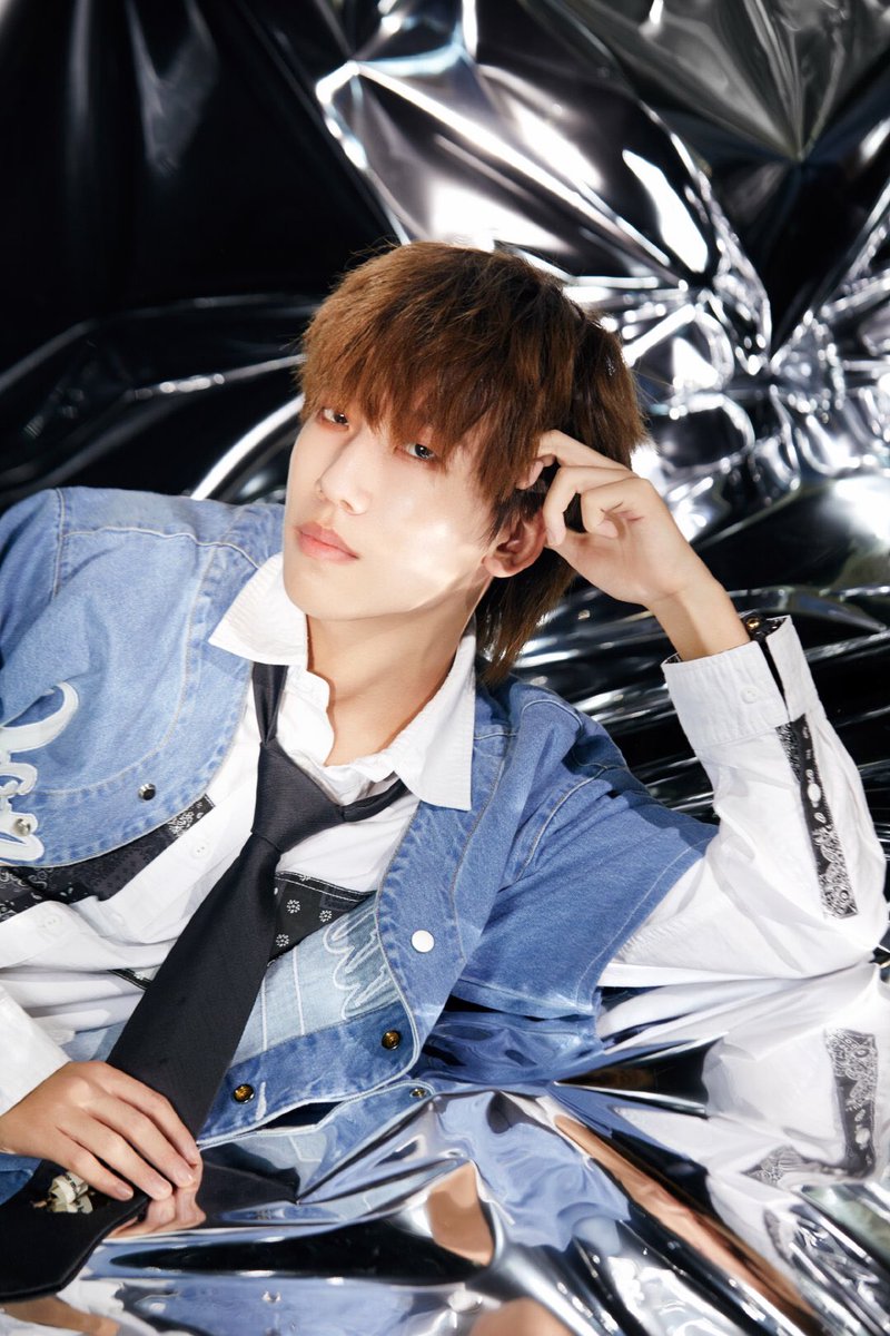 BOYSTORYglobal's tweet photo. My life is shining because I'm with you
I feel like I'm flying when I hold your hand and run
When I'm looking in your eyes, why does my heart beat faster
Like winning the world
Accompaniment throughout the day is the most beautiful gift 🎁
BOY STORY &amp; BOSS FOREVER❤️
-
#boystory https://t.co/NGB1P5mVpH