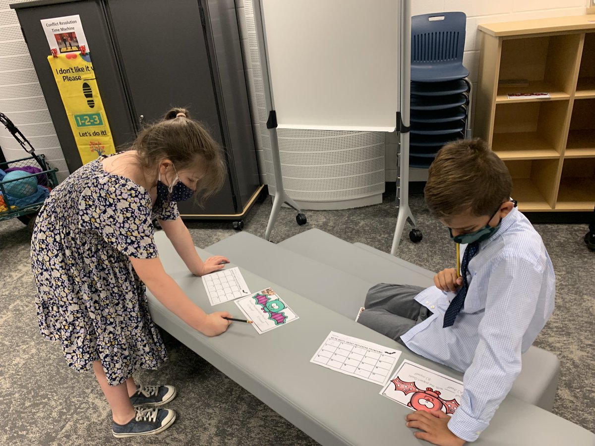 OTEMrsReilley's tweet photo. A fun scoot game to learn about reflexive pronouns. Our FLE is a great place to do it! Thanks @MsMoriarty24 @OTECougars https://t.co/24A9Kk2bg9