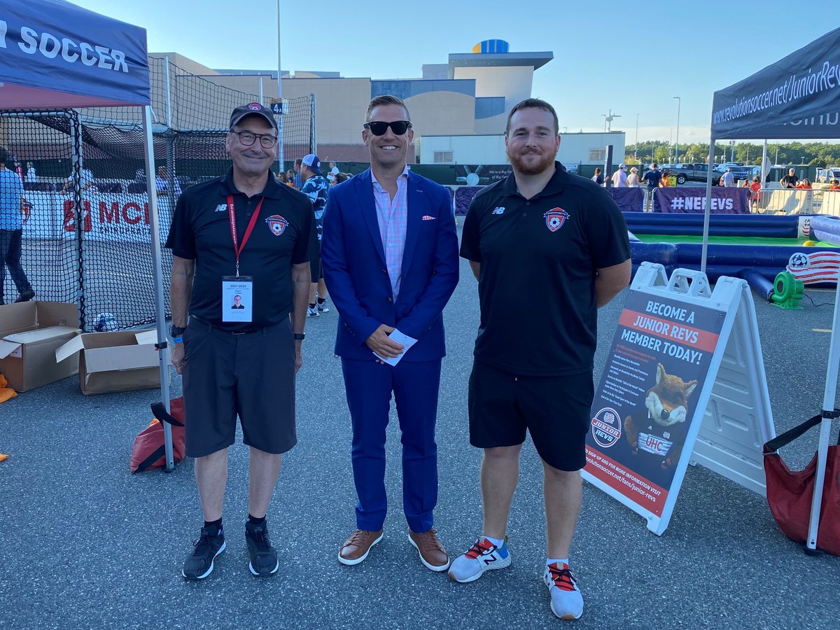 MAYouthSoccer's tweet image. A great picture from Saturday at Gillette Stadium with our President Bob Trudeau, @TaylorTwellman, and our Director of Operations, Marketing &amp;amp; Communication Rob Holliday. Saturday was a fun filled day of soccer for everyone involved!

#TTpledge