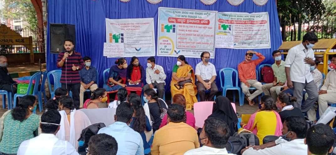GovtGuest's tweet photo. ದಿನಾಂಕ: 21-09-2021 ಸೋಮವಾರ ರಾಜ್ಯ ITI ಅತಿಥಿ ಭೋದಕರ ಹೋರಾಟ ಸಮಿತಿಯ ವತಿಯಿಂದ  ರಾಜ್ಯದ ಎಲ್ಲಾ ಸರ್ಕಾರಿ ITI ಅತಿಥಿ ಭೋದಕರು ತರಗತಿಗಳನ್ನೂ ಬಹಿಷ್ಕರಿಸಿ ಬೆಂಗಳೂರಿನ ಮೌರ್ಯ ಸರ್ಕಲ್ ಗಾಂಧಿ ಪ್ರತಿಮೆ ಬಳಿ ಬೇಡಿಕೆಗಳನ್ನು ಆಗ್ರಹಿಸಿ ಪ್ರತಿಭಟನಾ ಧರಣಿ ನಡೆಸಲಾಯಿತು @BSBommai  @CMofKarnataka  @drashwathcn @AshwiniMS_TNIE https://t.co/Nis9xv8UFF