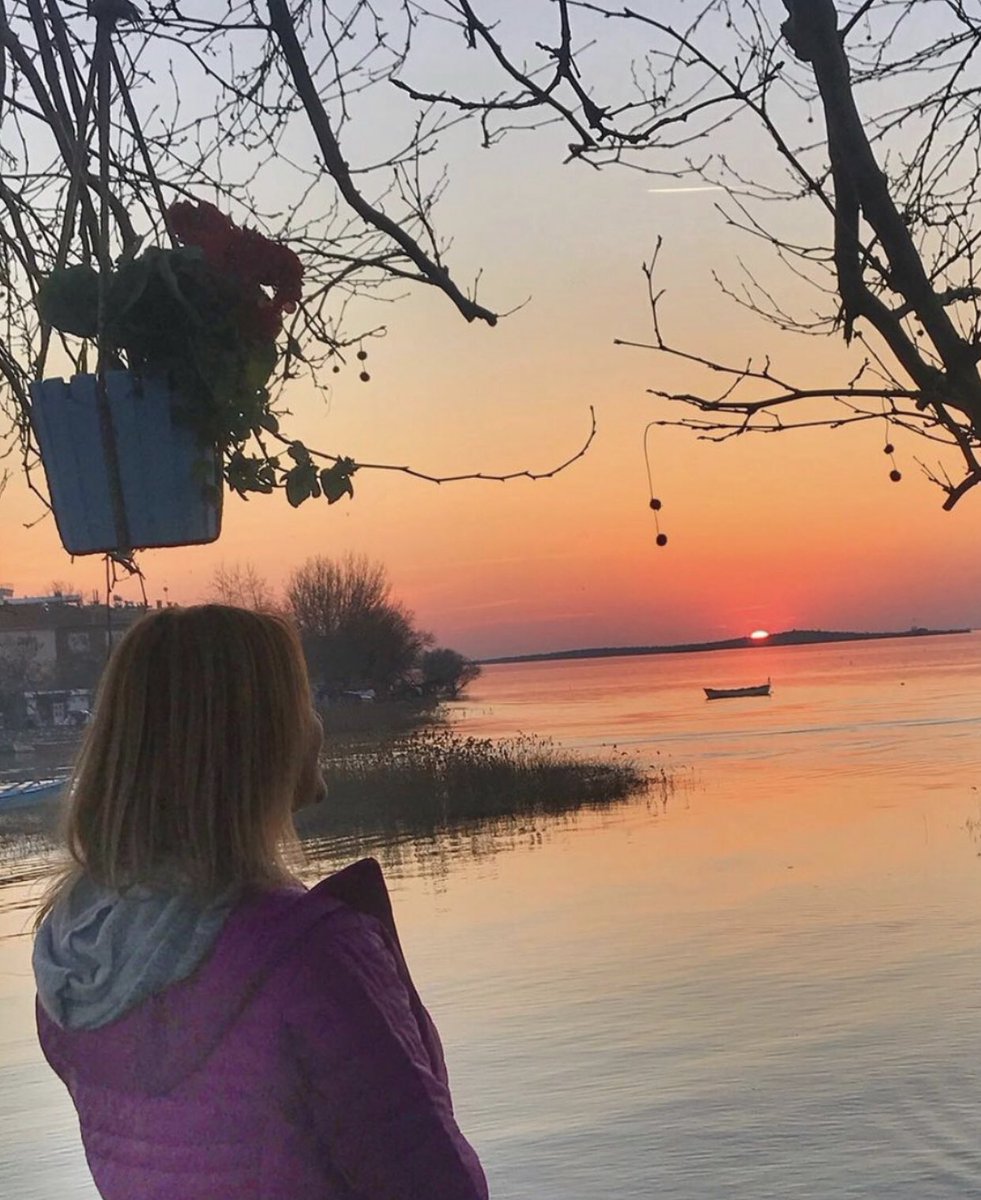 ekmen_zennur's tweet image. #Eylülü takvimde bir #ay 
         zannedenler var,
              #Oysa Eylül
    #Vuslatı #mahşere kalmış,
        Bir #hikayenin #adıdır…
              #iyiaksamlar 🍁🍁