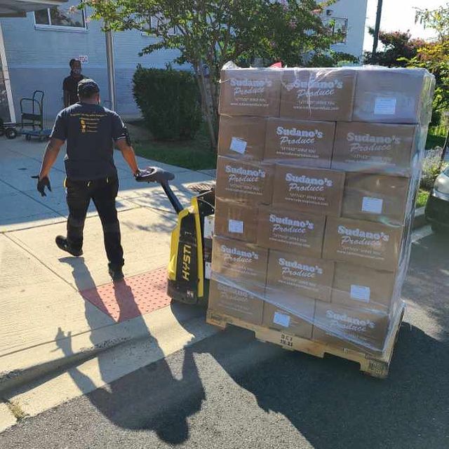 plenty2eat's tweet photo. Lots of activity today with deliveries. Feeling grateful for the PTE team and partners who help load and unload the trucks - and for those who donate funds and food to make it all happen!
#foodinsecurity #dcpantry #wckitchen #worldcentralkitchen #dcfoodpantry #foodresources #dmv https://t.co/bbIUfhQwv1