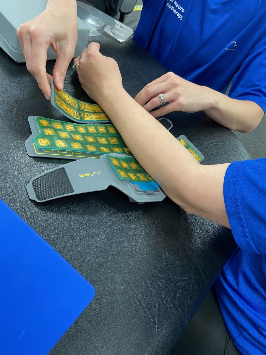 Ectron's tweet photo. Today we have been with @VictoriaMac20 at Tees Neuro Physiotherapy in Billingham, demonstrating how to set up the Fesia Grasp by @fesiatech, showing the multi-surface electrodes.
#handrehab #strokerecovery #neurorehab https://t.co/W6U36zBLC7