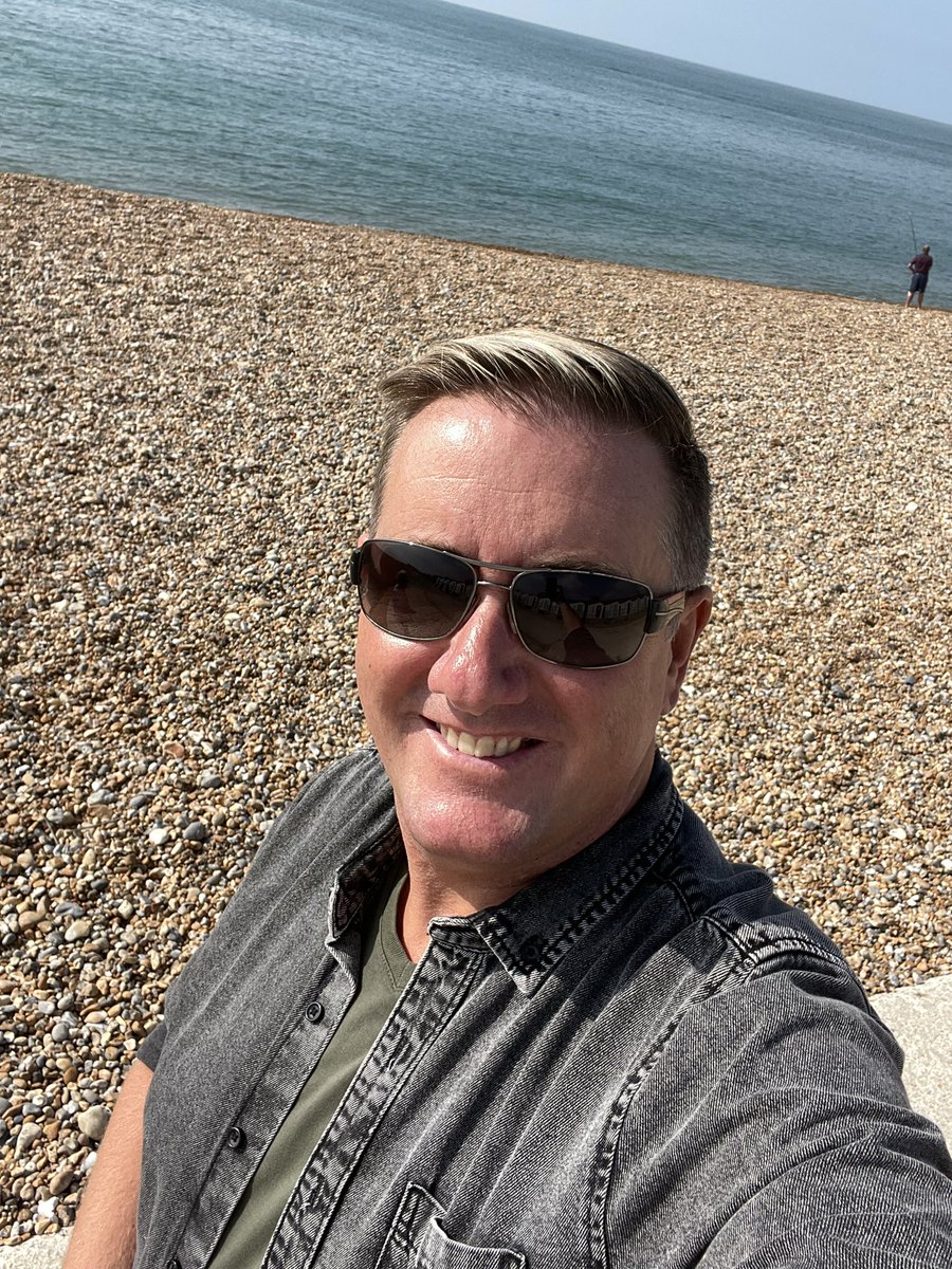 HM071977's tweet photo. Such A Relaxing Day In The Sunshine 👏👏👏👌 #feiends #beach #sunshine https://t.co/aIDWzwCPSj