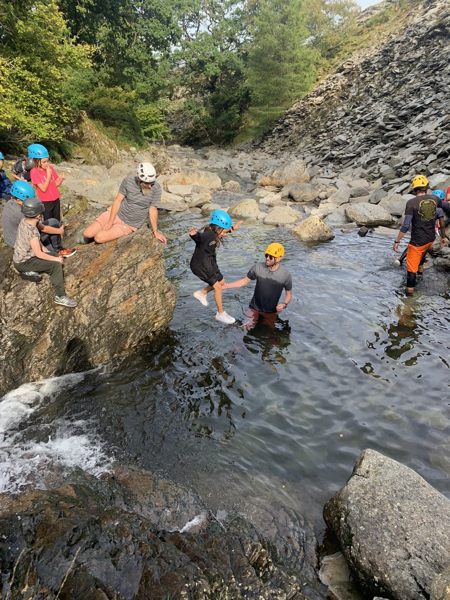 hels.scrutes tweet media